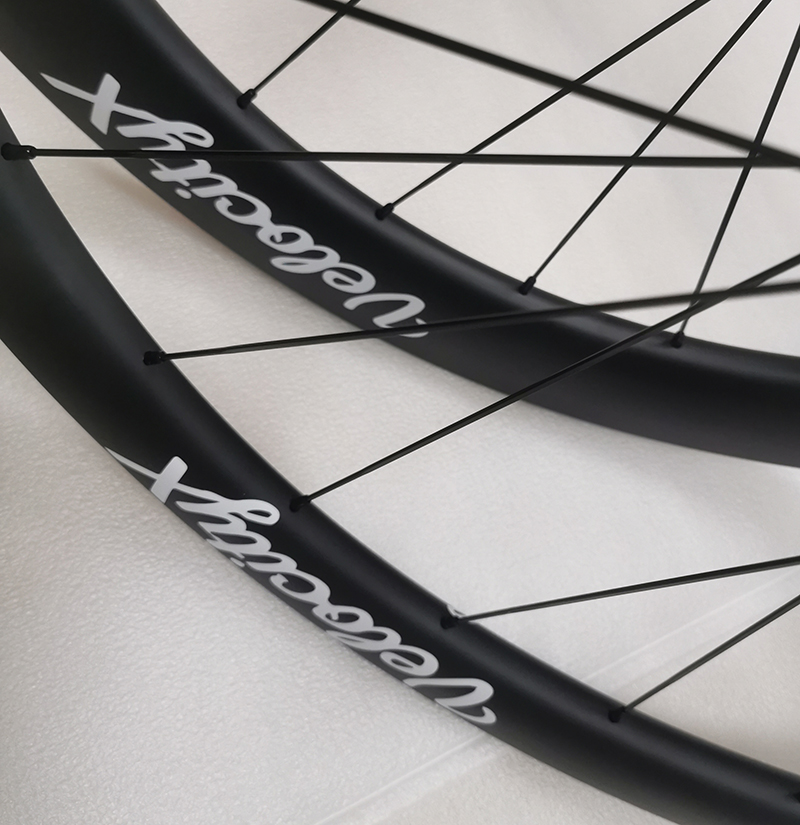 Velocityx Light Weight 1186g O - đánh giá và giá Gravel Bike Wheelset Carbon 700C